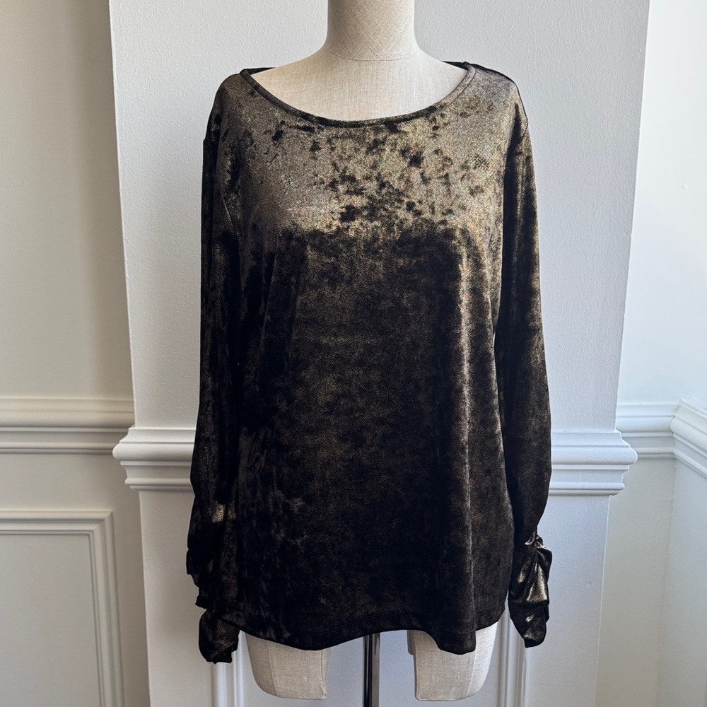Vince Camuto Black and Gold Velvet top